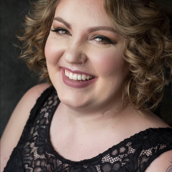 Meet your Posher, Elece - Picture 4 of 4